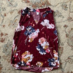 Floral sleeveless blouse.